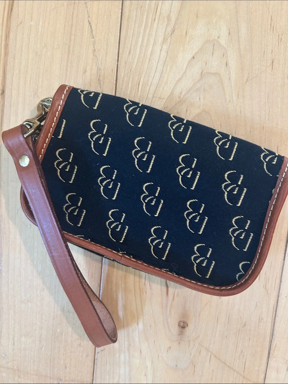 Dooney & Bourke small pouch